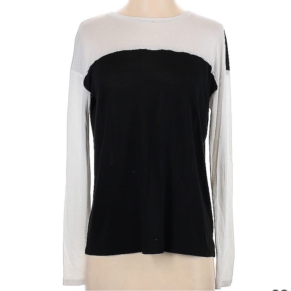 Vince Scoop Neck Top
Black and White
Long Sleeve Blouse size small - Picture 1 of 5